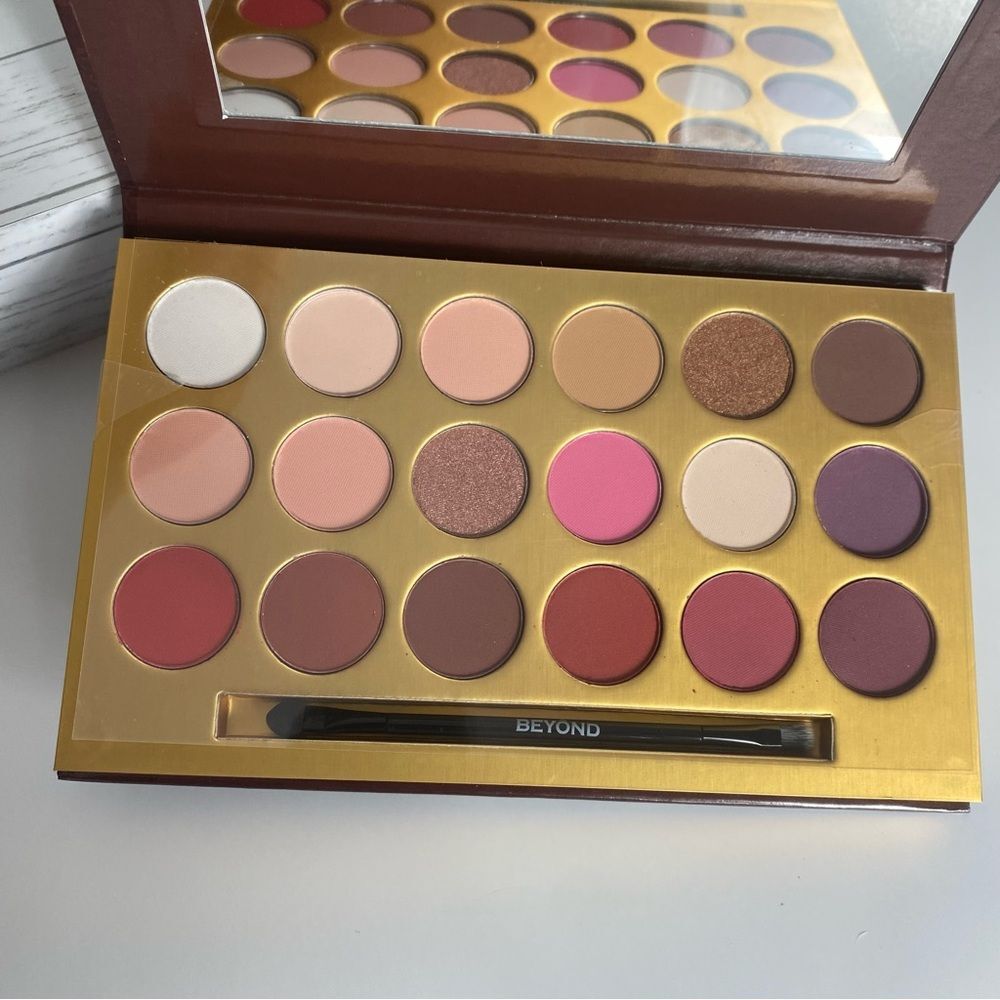 BEYOND Eyeshadow Palette 18 Colors Shimmer Matte Brown Red Colors Palette - Picture 3 of 6